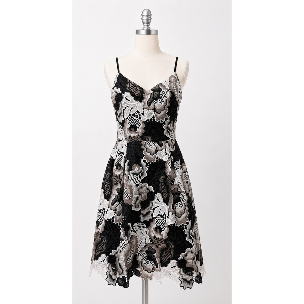 NWT WHITE HOUSE BLACK MARKET WHBM FLORAL LACE MINI DRESS SZ 2